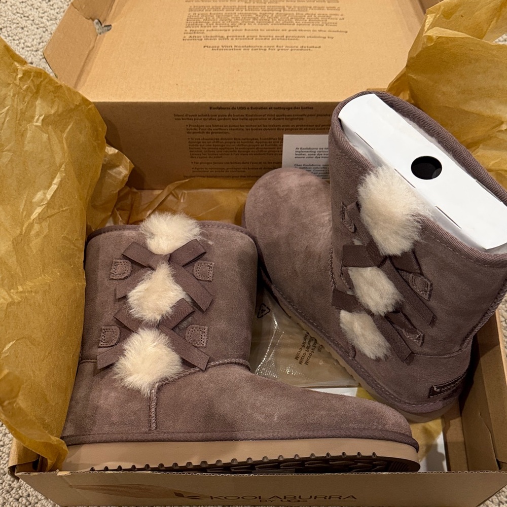 Koolaburra Women’s Victoria Short suede boots size 8 NEW IN BOX